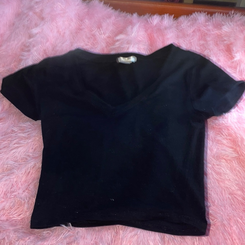 Cropped black v-neck t-shirt